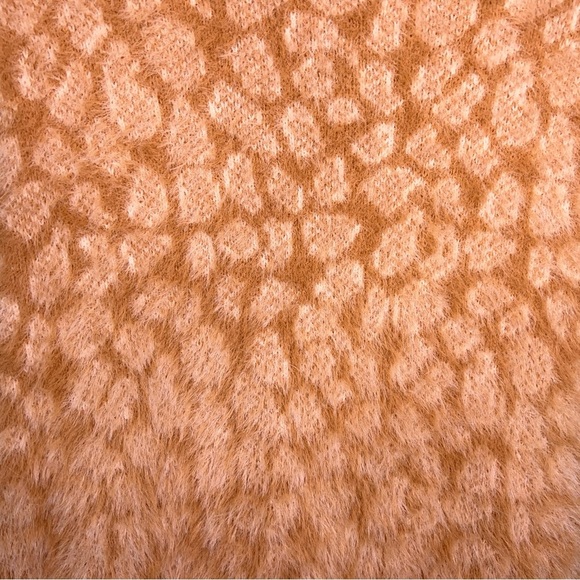 Large Listacle Peach Salmon Animal Print Fuzzy Knit Sweater Long Sleeve Soft - Picture 7 of 13